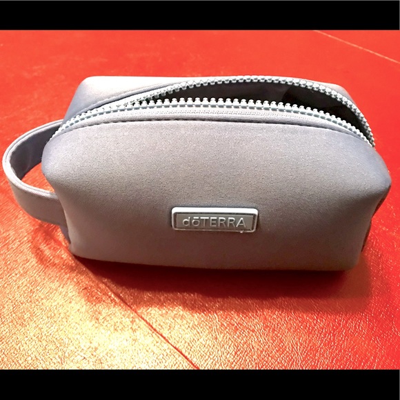 NWOT 💧DōTerra Essential Oil Travel Bag - Picture 1 of 10